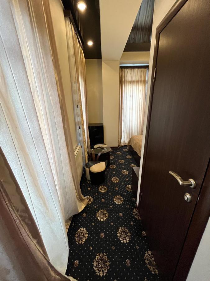 Hotel New Royal Тбилиси Екстериор снимка